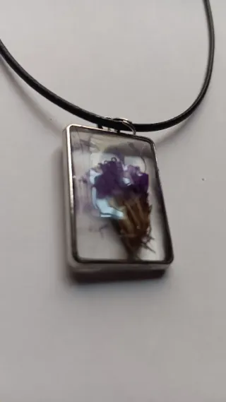 Colgante flor morada ("siempreviva") y cadena