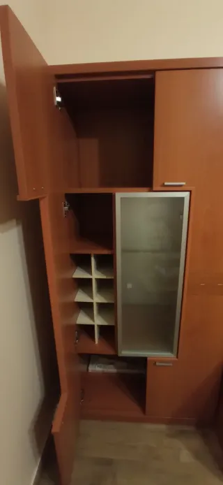 Armario elegante con botellero