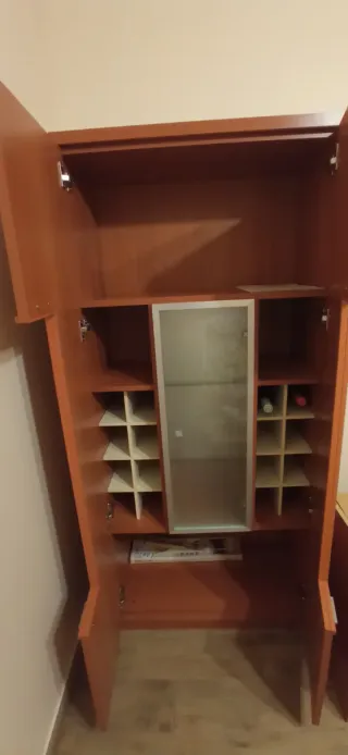 Armario elegante con botellero