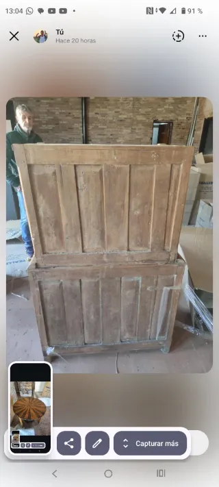 Alacena antigua de madera y cristal