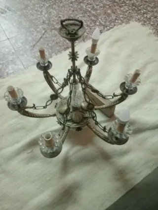 Lámparas de salón doradas y blancas