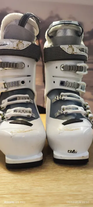 Botas de esquí Salomon blancas y doradas