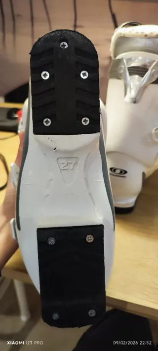 Botas de esquí Salomon blancas y doradas