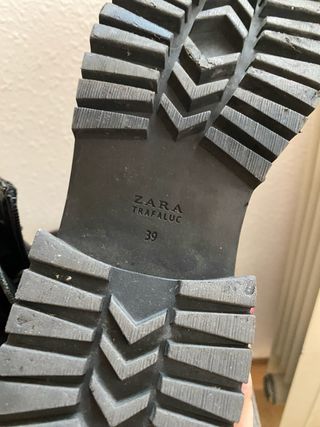 Botas Zara Biker Hebillas Tachuelas Negras de Zara