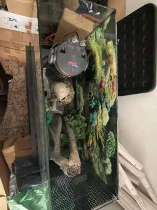 Acuario 100L con mueble y accesorios