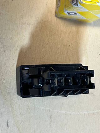 Interruptor Elevalunas Renault 19 Ref. 7700787955