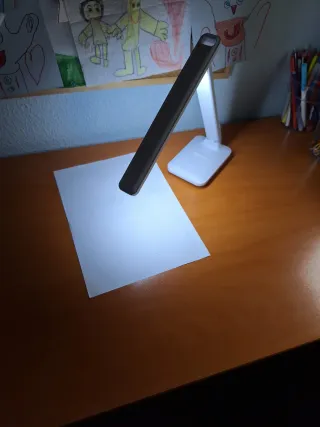 Lámpara de escritorio LED moderna