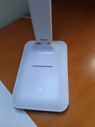 Lámpara de escritorio LED moderna