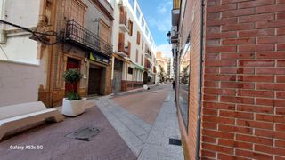 Casa con local comercial en pleno centro