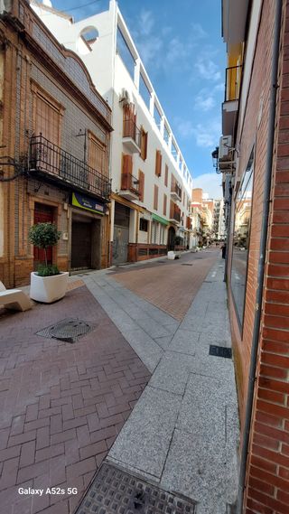 Casa con local comercial en pleno centro