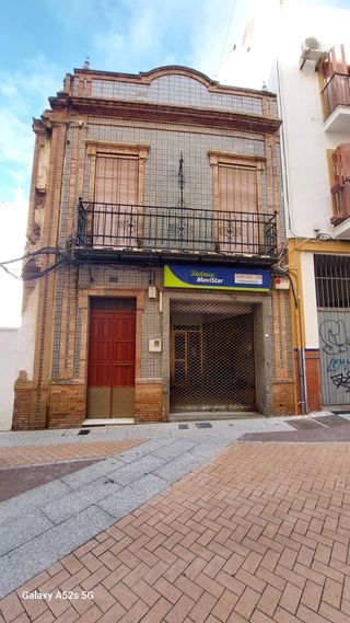 Casa con local comercial en pleno centro