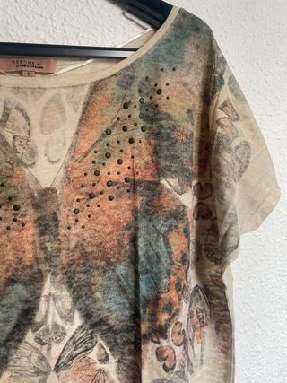 Camiseta Bershka Mariposa Talla S