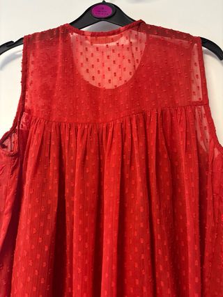 Blusa Zara sin mangas roja bordada