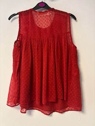 Blusa Zara sin mangas roja bordada