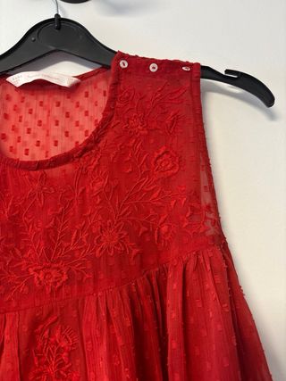 Blusa Zara sin mangas roja bordada