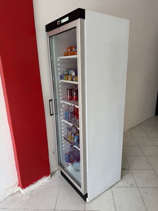 Nevera expositora bebidas