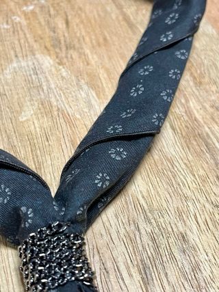 Pañuelo The Kooples con cadena