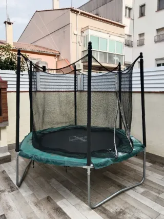 Cama elástica con red de seguridad