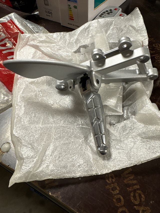 Estribo Posa Pie Aprilia