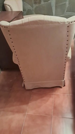 Poltrona da lettura in colore grezzo