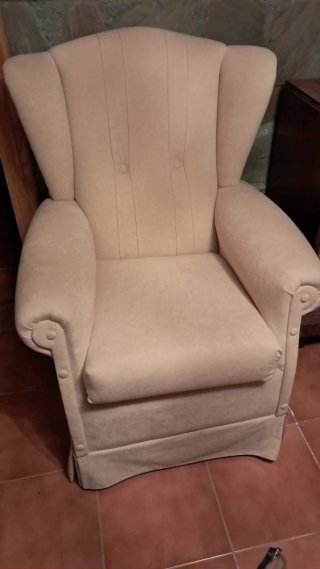 Poltrona da lettura in colore grezzo