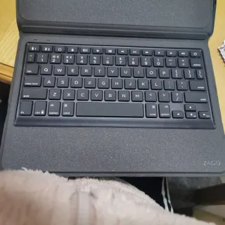 Funda Teclado ZAGG Rugged Messenger iPad 10.2