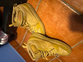 Zapatillas Nike Marrones y Amarillas