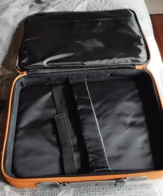 Bolsa semidura para portátil