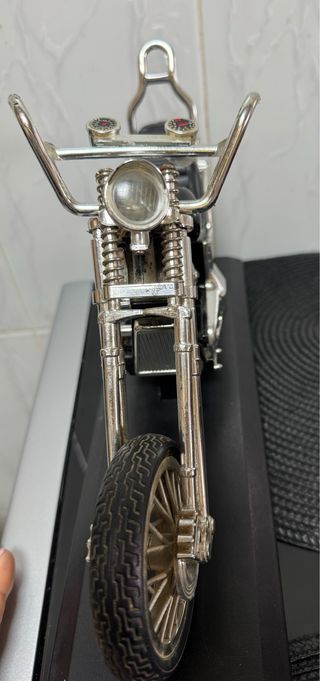 Moto Cruiser Negra y Plateada