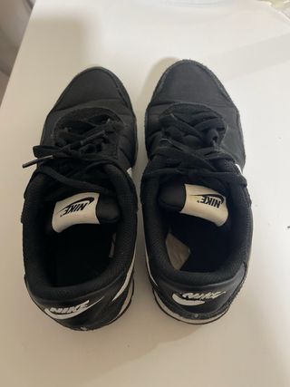 Zapatillas Nike Negras y Blancas