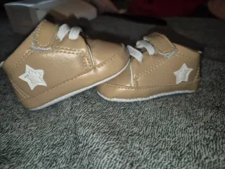 Zapatos de bebé color camel