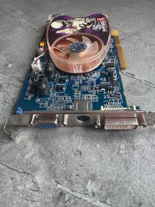 Tarjeta Gráfica Sapphire AGP ATI Radeon X800 GTO