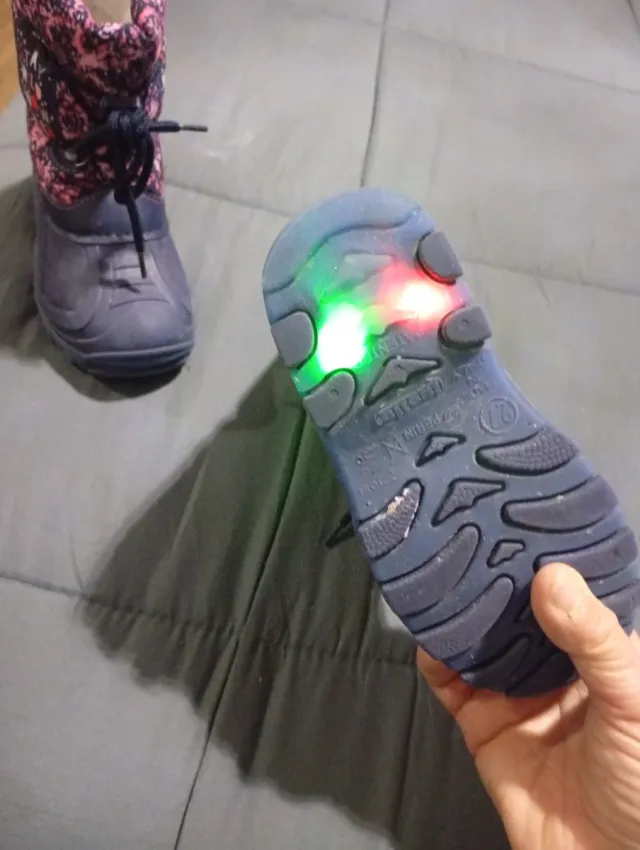 Botas de Nieve  Niños, cazadora zara REGALO