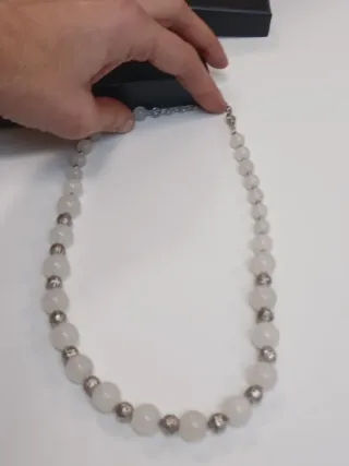 Colar Jade Branco com Detalhes Prateados