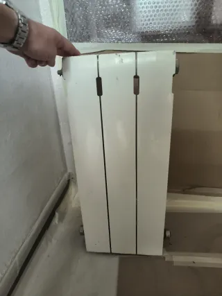 Radiador de pared blanco