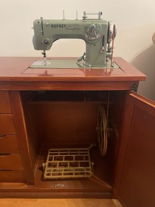 Máquina de coser Refrey transforma