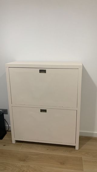 Zapatero de 2 puertas de madera, pintado en beige