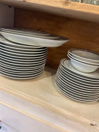 Vajilla 24 platos llanos y juego cafe incluido