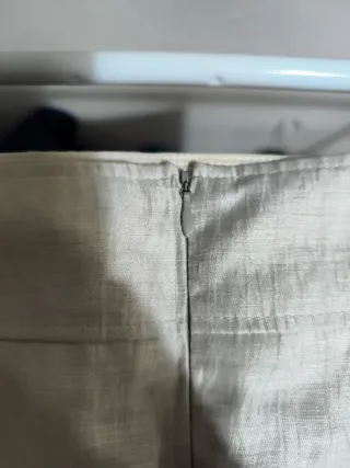 Falda media rodilla color plateado