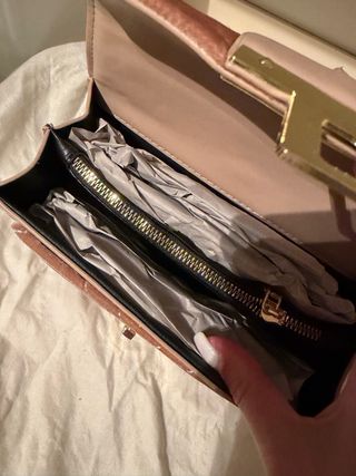 Borsetta beige con dettagli oro