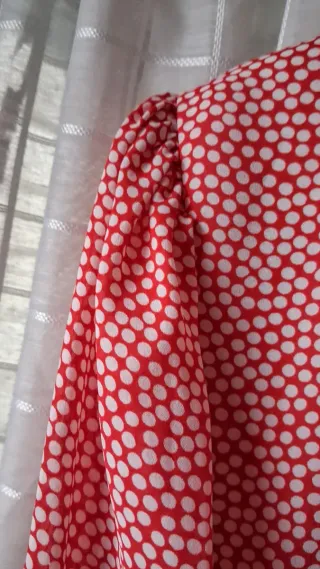 Blusa romántica lunares rojos