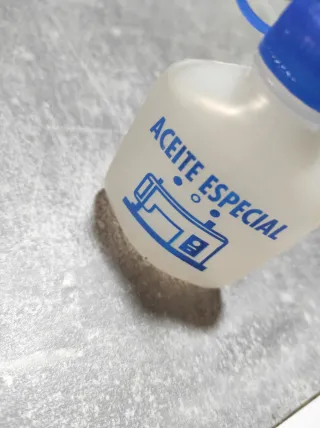 Aceite especial para máquinas de coser