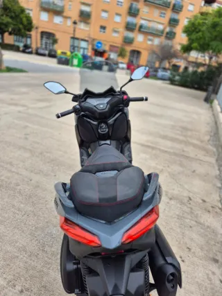 Yamaha XMAX 300 Tech Max (Reestreno)