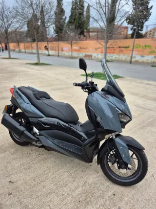 Yamaha XMAX 300 Tech Max (Reestreno)