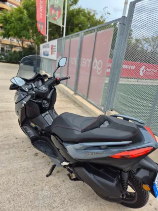 Yamaha XMAX 300 Tech Max (Reestreno)