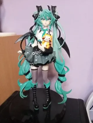 Figura Hatsune Miku Demon en su caja original