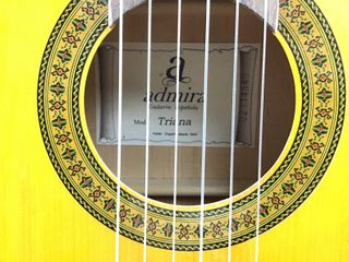 E685796-0 Guitarra Clasica Admira Triana