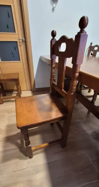 Mesa Castellana de madera maciza de Pino