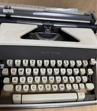 Máquina de Escribir Olympia SM7 Antigua