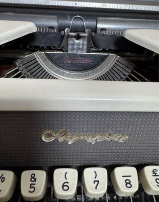Máquina de Escribir Olympia SM7 Antigua
